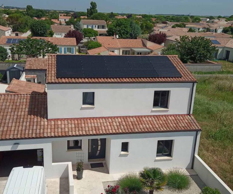 Photo de panneaux solaires posés par Oïka solaire