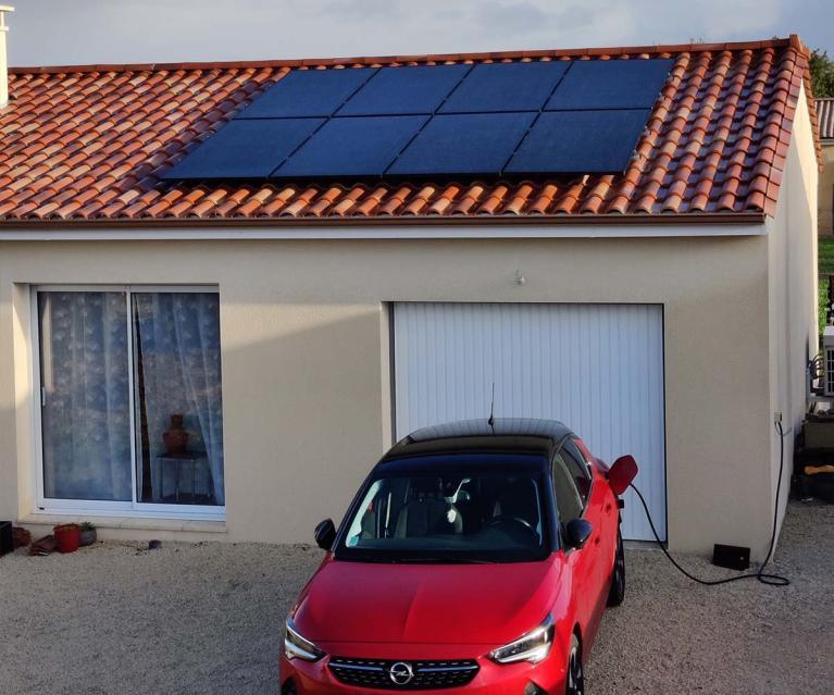 Photo de panneaux solaires posés par Oïka solaire