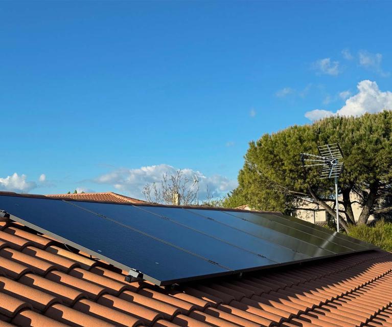 Photo de panneaux solaires posés par Oïka solaire