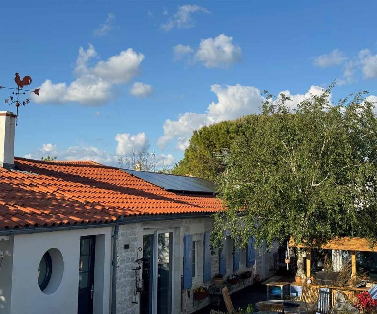 Photo de panneaux solaires posés par Oïka solaire