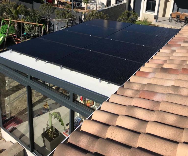 Photo de panneaux solaires posés par Oïka solaire