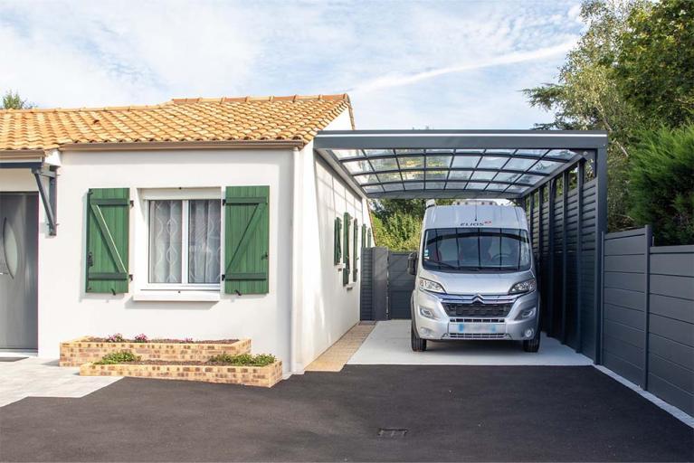AKENA – Carport à toit cintré pour camping-car