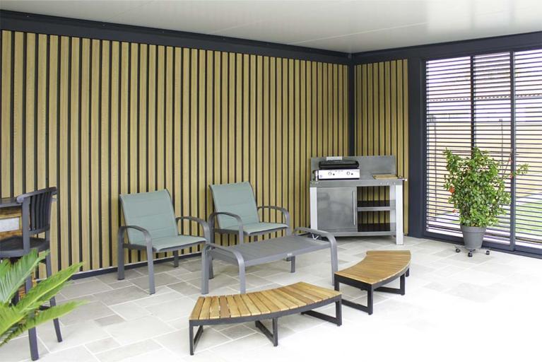 AKENA – Pool house avec bardage bois