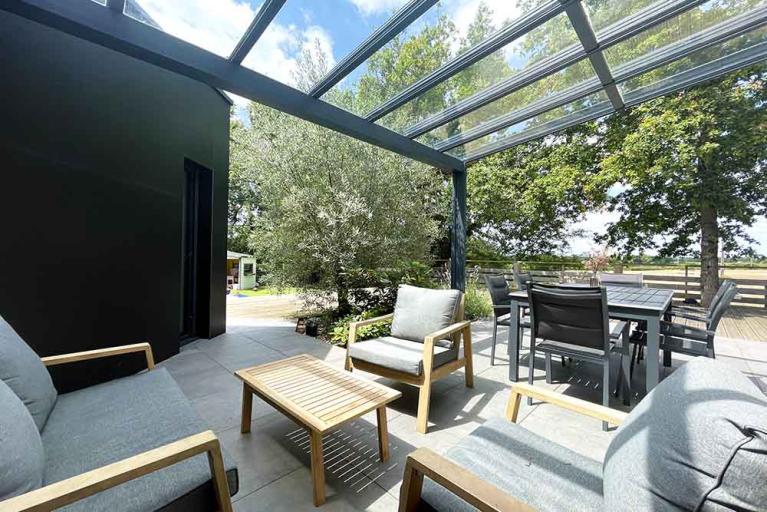 AKENA – Préau à toiture vitrée