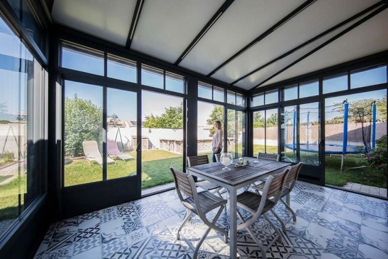 Akena Vérandas - Séjour ouvert sur la cuisine